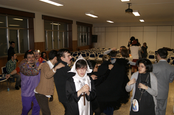 Momento del baile después de la imposición de bandas.